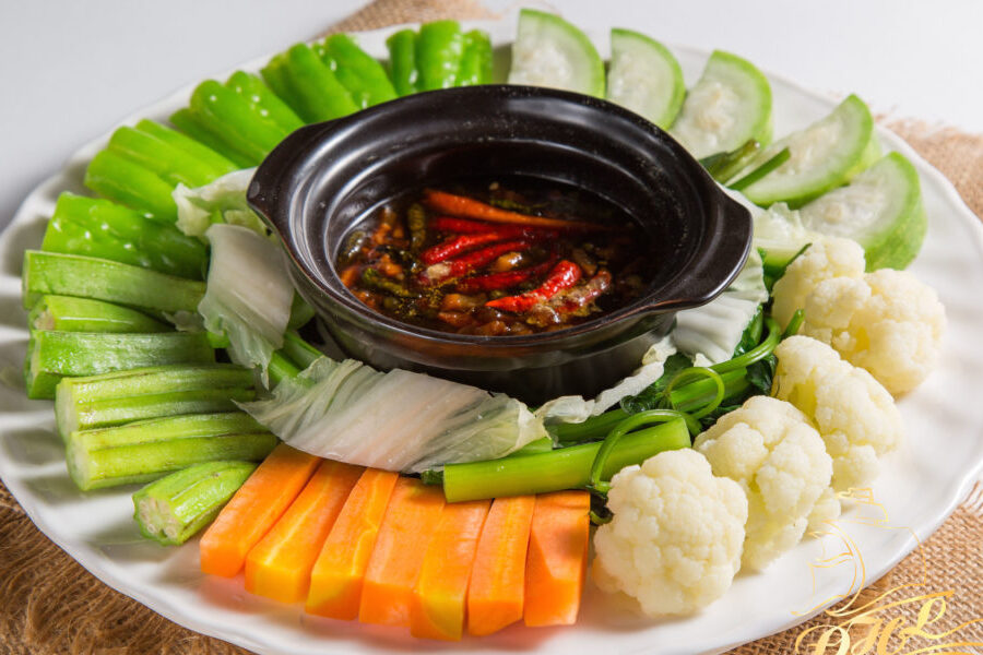 Rau luộc thập cẩm chấm kho quẹt